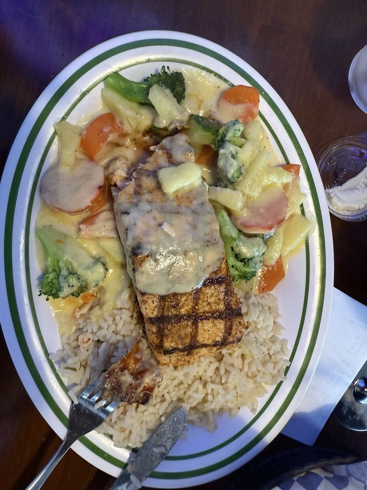 Social spots from Fish N Tails Oyster Bar