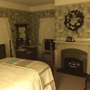 Primrose Inn - Room 1 - Bed & Breakfast Near Me - Bar Harbor, Maine