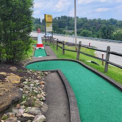 Willow Miniature Golf & Ice Cream Shop