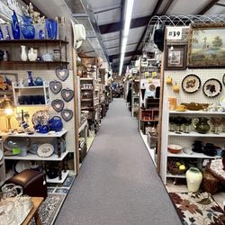 Big Deal Farms Antiques - Vendor spaces and walkway.