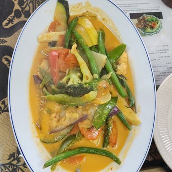 Erawan Thai - Red curry with more vegetables - Thai Near Me - Columbus, Ohio
