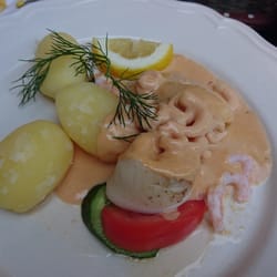Levendi - Ugnsbakad pangasuisfilé med räkor i hummersås och kokt potatis
