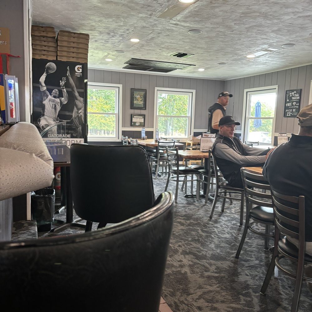 19th Hole Tavern & Pizza - customers sitting at tables - Pizza Near Me - DuBois, Pennsylvania