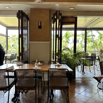 Tommy Bahama - Dining area - Seafood Near Me - Kihei, Hawaii