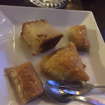 Ambience - Some baklava tasters and semolina cake - Mediterranean Near Me - London, XGL Ambience - Some baklava tasters and semolina cake - Mediterranean Near Me - London, XGL