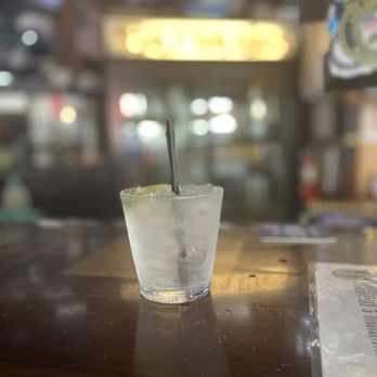 Barnacles Bar & Grill - Gin sonic - Dive Bars Near Me - Hermosa Beach, California