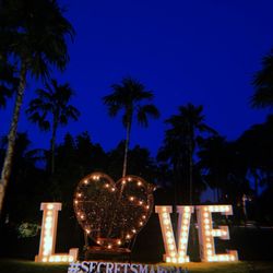 Secrets Maroma Beach Riviera Cancun - Heart lock sign