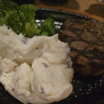 Applebee's Grill + Bar - Unseasoned,  served cold "Garlic Steak" - American Near Me - Grants Pass, Oregon
