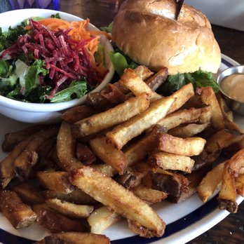 MeeT on Main - Comfort Food Near Me - Vancouver, British Columbia