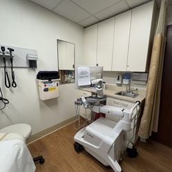Immunology And Rheumatology Clinic - Patient room