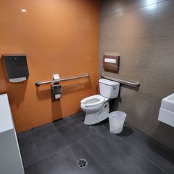 BLVD Hotel & Studios - Lobby restroom