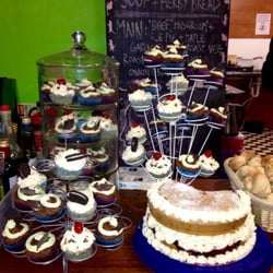 Giro's Cafe - Cupcakes and sweet things at Giros (image courtesy of Giros Cafe FB page).