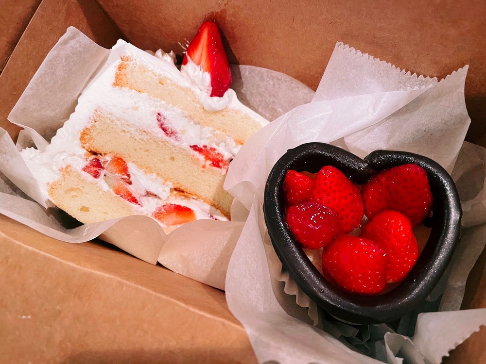 LUTZ CAFE & PASTRY SHOP 334 Photos & 418 Reviews Bakeries 2458 W Montrose Ave, Chicago, IL