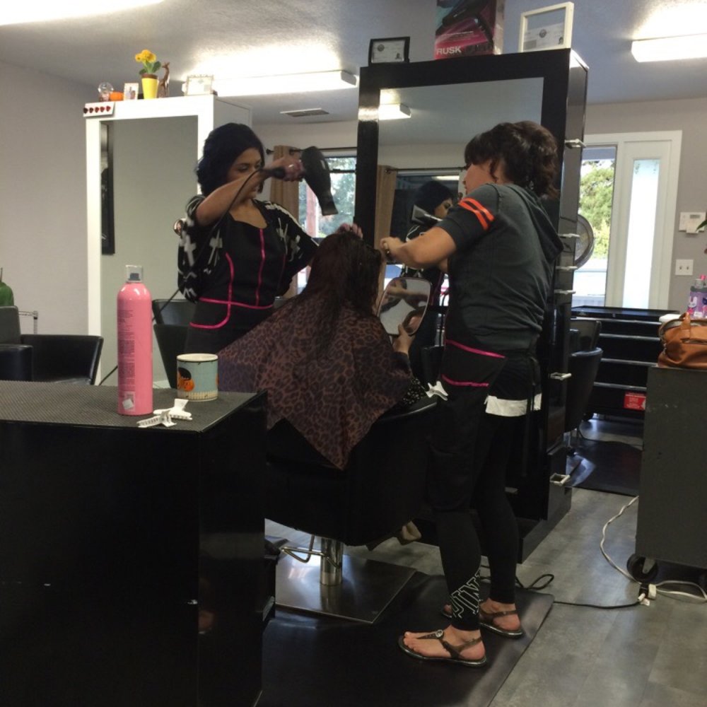 Amplify Salon - Working with a bride for the perfect color and style. - Hair Salons Near Me - Napa, California