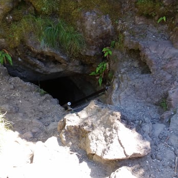 Ape Cave - Tight squeeze. - Hiking Near Me Ape Cave - Tight squeeze. - Hiking Near Me