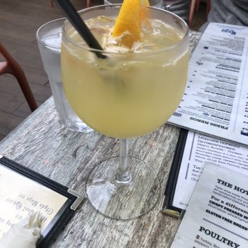 Press 195 - Bayside - White sangria - Sandwiches Near Me - Bayside, New York