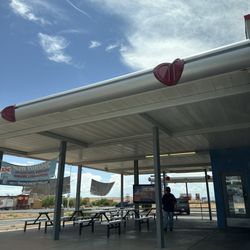 Sonic Drive-In - The tables were dirty and it looks like no one takes care of the place it looks desolated and smelly
