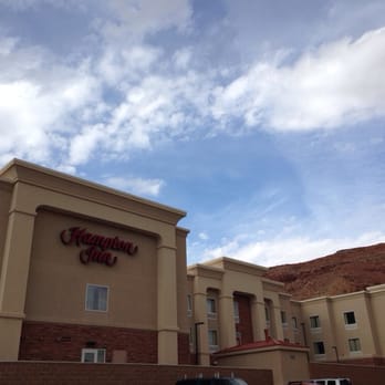 Hampton Inn Moab - Exterior of hotel - Hotels Near Me - Moab, Utah