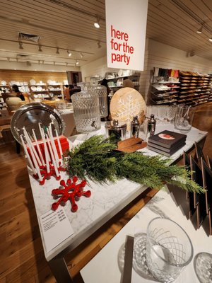 Crate & Barrel by null