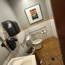 LA Burger - Bathroom