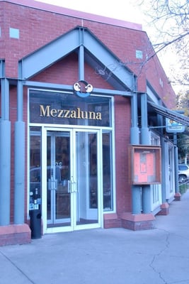 Mezzaluna by null