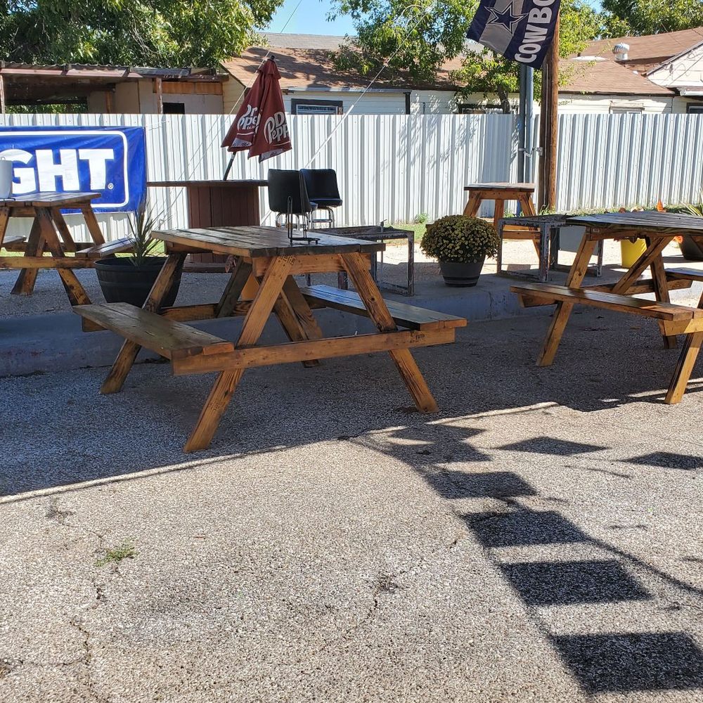 Mr. Munchie’z - Outside sitting area - Food Trucks Near Me - San Angelo, Texas Mr. Munchie’z - Outside sitting area - Food Trucks Near Me - San Angelo, Texas