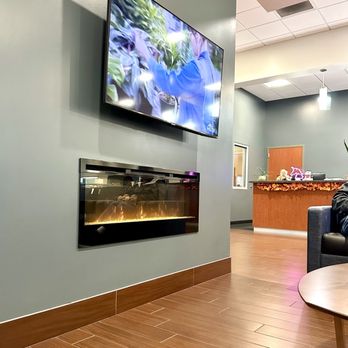 Royal Moore Subaru - Part of the redone customer waiting area. - Auto Repair Near Me - Hillsboro, Oregon Royal Moore Subaru - Part of the redone customer waiting area. - Auto Repair Near Me - Hillsboro, Oregon