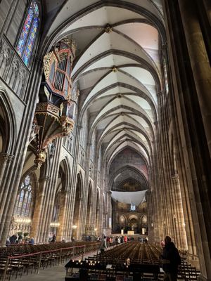 Cathédrale Notre-Dame-de-Strasbourg by null