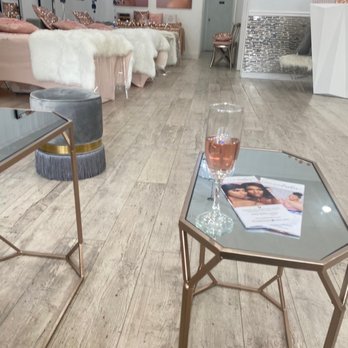 Girlkin - Lobby/service area - Eyelash Service Near Me - Pikesville, Maryland