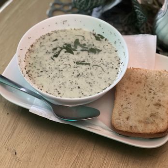 Café Uhrlaub - Broccoli Soup - Cafes Near Me - Hamburg, HH