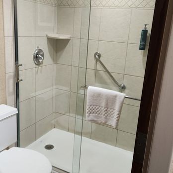 Hilton Chicago/Northbrook - Bathroom - Hotels Near Me - Northbrook, Illinois