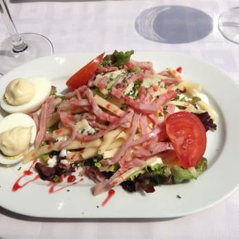 Brasserie Buré - Petite salade en entrée. - French Near Me - Tours, 37 Brasserie Buré - Petite salade en entrée. - French Near Me - Tours, 37