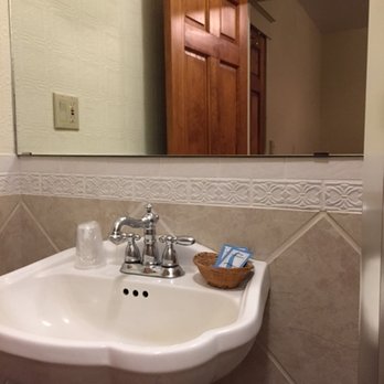 Burge Hotel - Great remodeled bathroom! Very clean. need to bring own soap and shampoos- their offering wasn't very good. - Hotels Near Me - Holyoke, Colorado