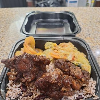 Barringtons Jamaican kitchen - Oxtail plate - Caribbean Near Me - Bakersfield, California