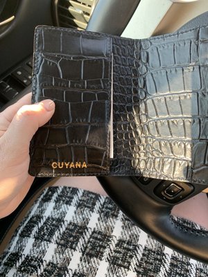 Cuyana by null