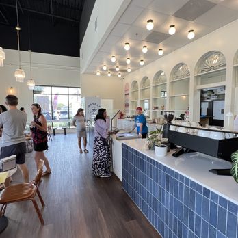 Mayday Ice Cream - customers at the counter - Ice Cream & Frozen Yogurt Near Me - St. Augustine, Florida