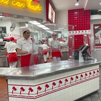 In-N-Out Burger - Lots of workers - Burgers Near Me - Reno, Nevada