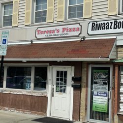 Teresa's Pizza - Entrance to Teresa's in Twinsburg.