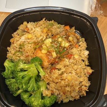 Viewhouse - Centennial - Sriracha Salmon Fried Rice Bowl - American Near Me - Centennial, Colorado Viewhouse - Centennial - Sriracha Salmon Fried Rice Bowl - American Near Me - Centennial, Colorado