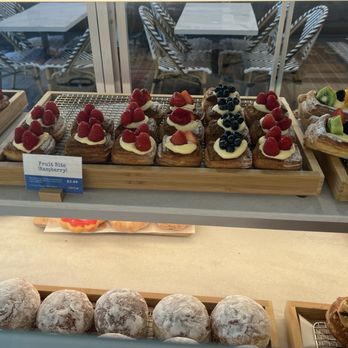 Paris Baguette - Bakeries Near Me - Arcadia, California