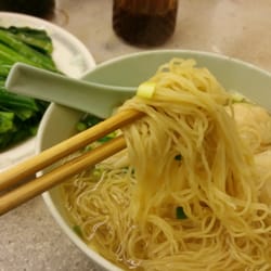 雲吞生麵食