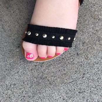 True Touch Nails & Spa - Left foot - Nail Salons Near Me - Snohomish, Washington