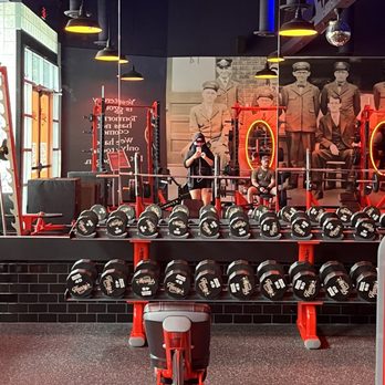 Henry's Gymnasium - Free weights area - Gyms Near Me - Seattle, Washington
