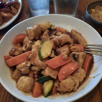The Joy Luck - Chicken cashew - Taiwanese Near Me - Louisville, Kentucky