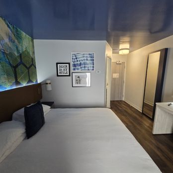Hotel Denim - Hotels Near Me - Greensboro, North Carolina Hotel Denim - Hotels Near Me - Greensboro, North Carolina