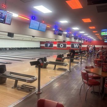 Bowlero - Fairly busy for a Thursday afternoon - Bowling Near Me - Valley Park, Missouri Bowlero - Fairly busy for a Thursday afternoon - Bowling Near Me - Valley Park, Missouri