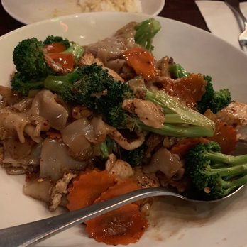 Malakor Thai Restaurant - Pad See Ew (4 star) - Thai Near Me - Renton, Washington Malakor Thai Restaurant - Pad See Ew (4 star) - Thai Near Me - Renton, Washington