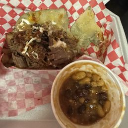 The couch potato with bbq Pit beans