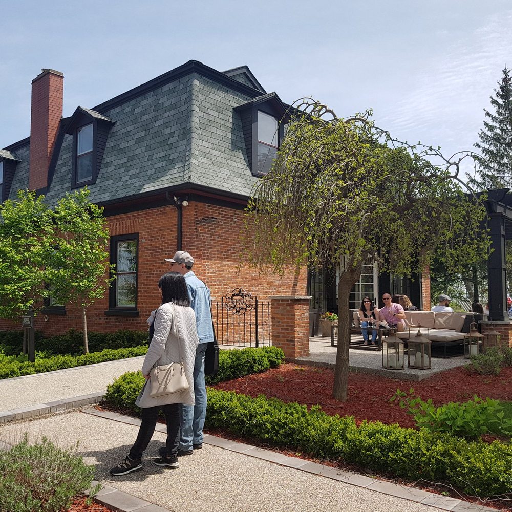 Kew Vineyards - Wineries Near Me - Lincoln, Ontario
