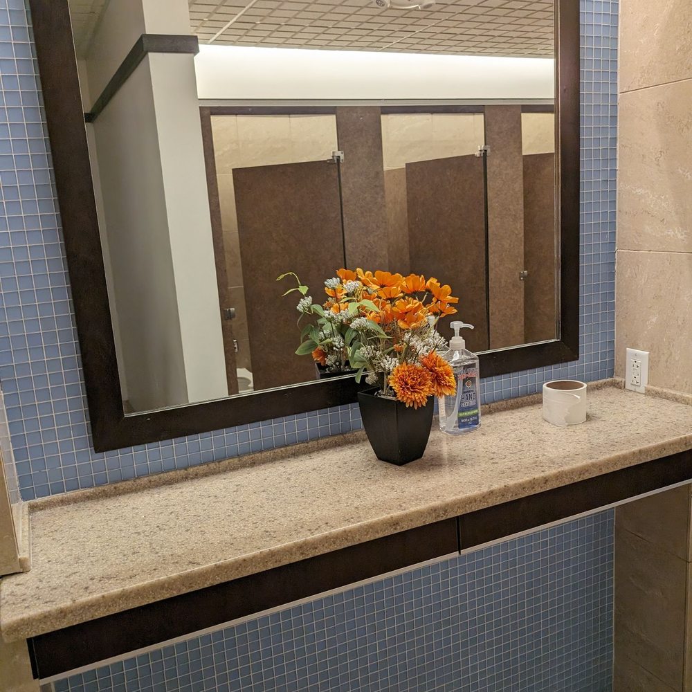 Kohl's - Women's washroom - Department Stores Near Me - WILLIAMSVILLE, New York